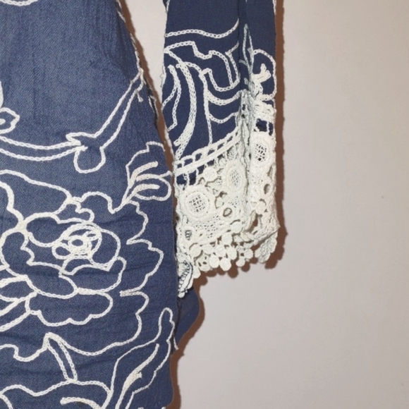 Palm Harbor Embroidered Lace Tunic Top Size Large Blue and White - Picture 3 of 9